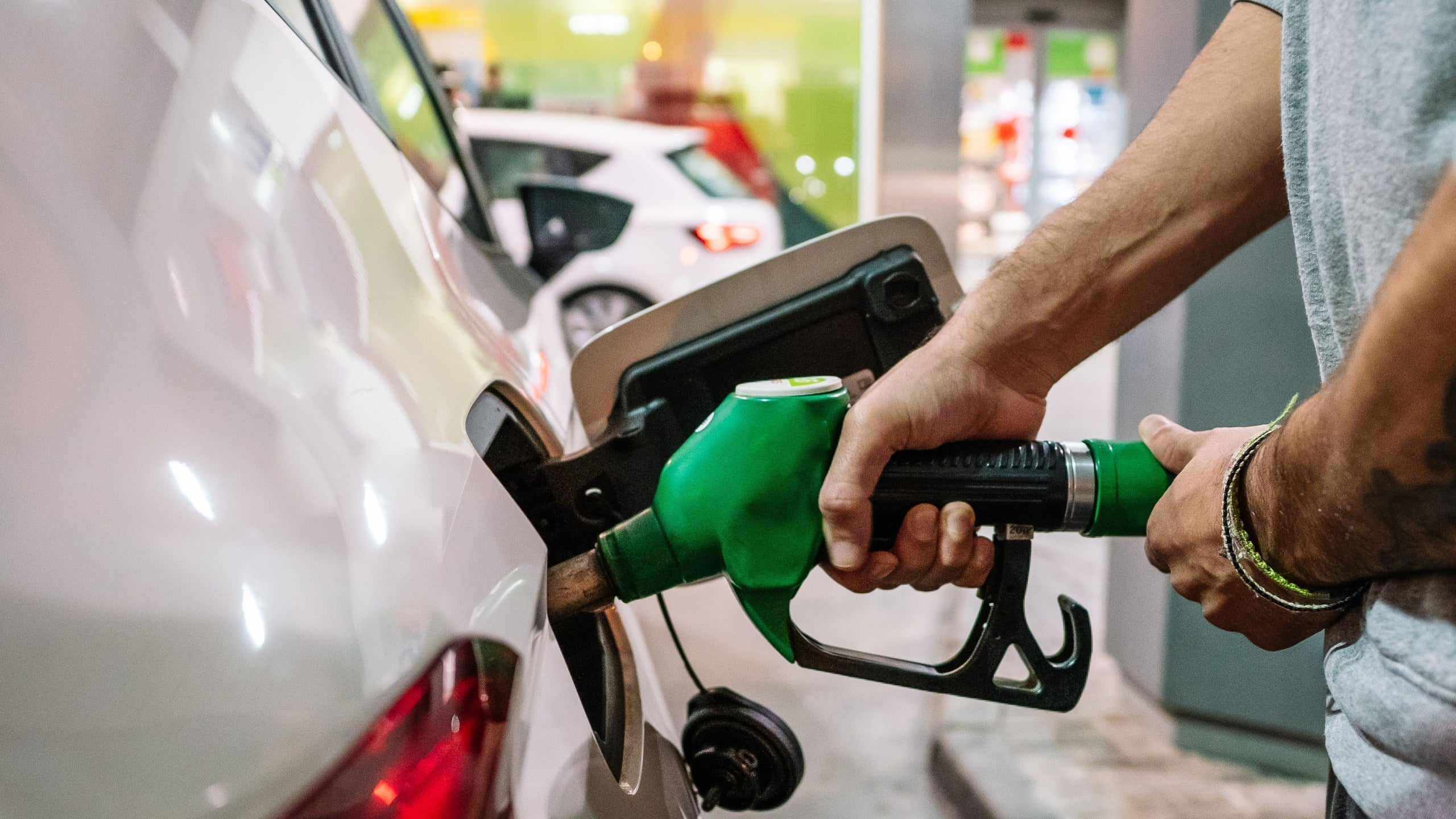 Simple hacks to improve gas mileage and save money